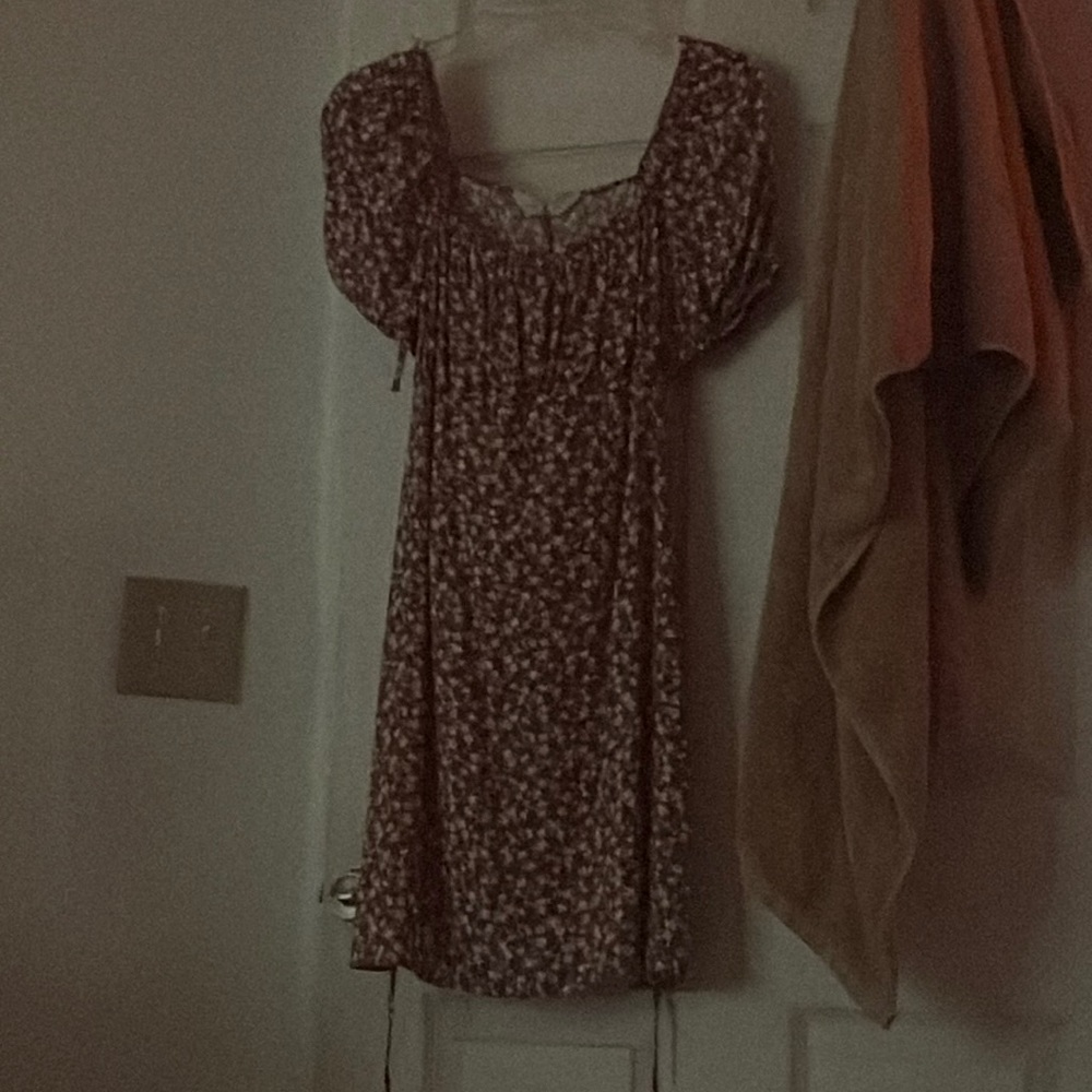 Comfy, lightweight, aesthetic flowy dress.
